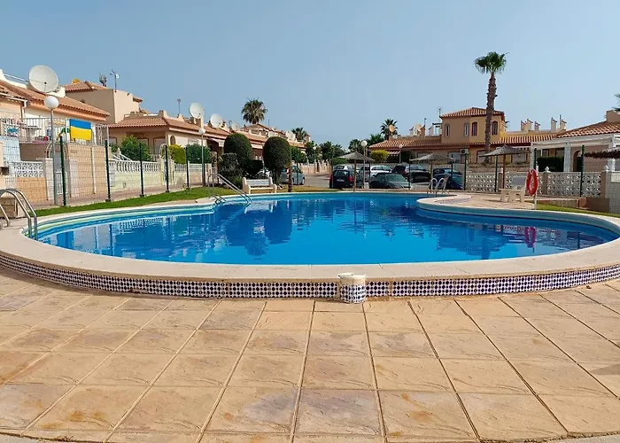 Maison Climatisee Avec Solarium, Wifi Et Piscine